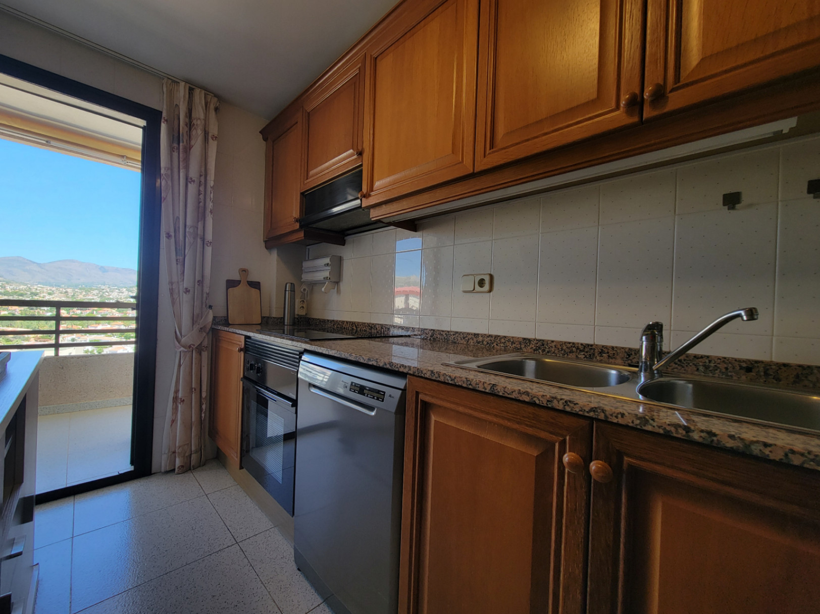 APARTAMENTO CON VISTAS AL MAR CON MUY BUENA UBICACION