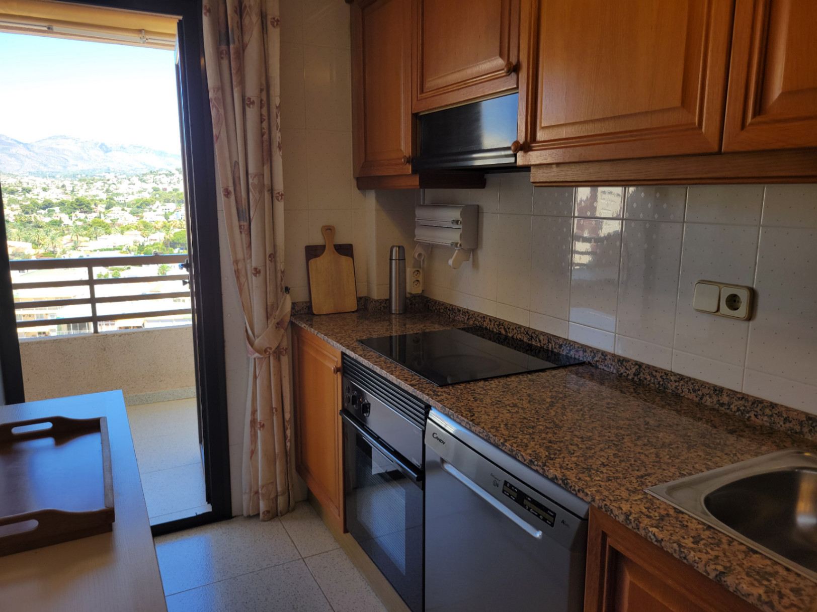 APARTAMENTO CON VISTAS AL MAR CON MUY BUENA UBICACION