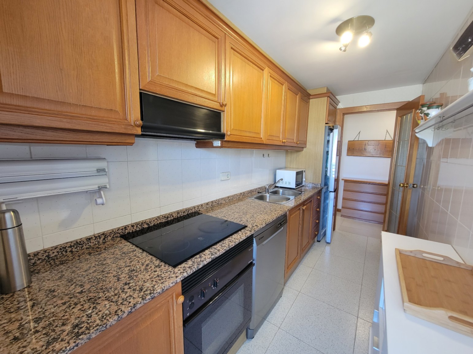 APARTAMENTO CON VISTAS AL MAR CON MUY BUENA UBICACION