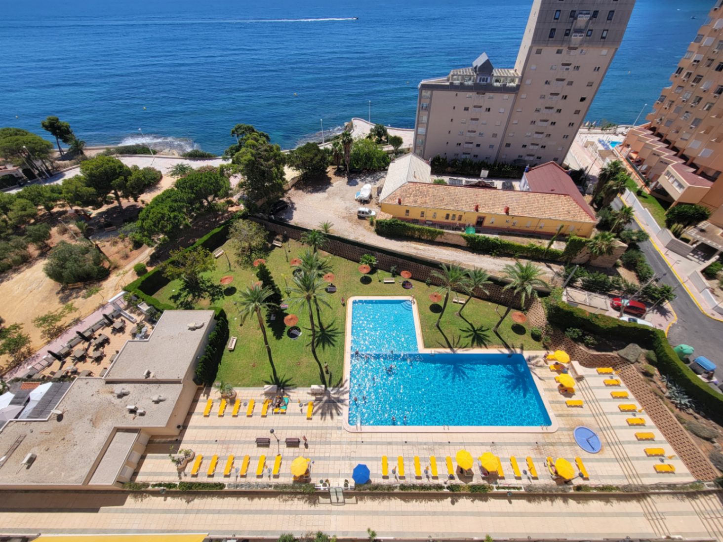 APARTAMENTO CON VISTAS AL MAR CON MUY BUENA UBICACION