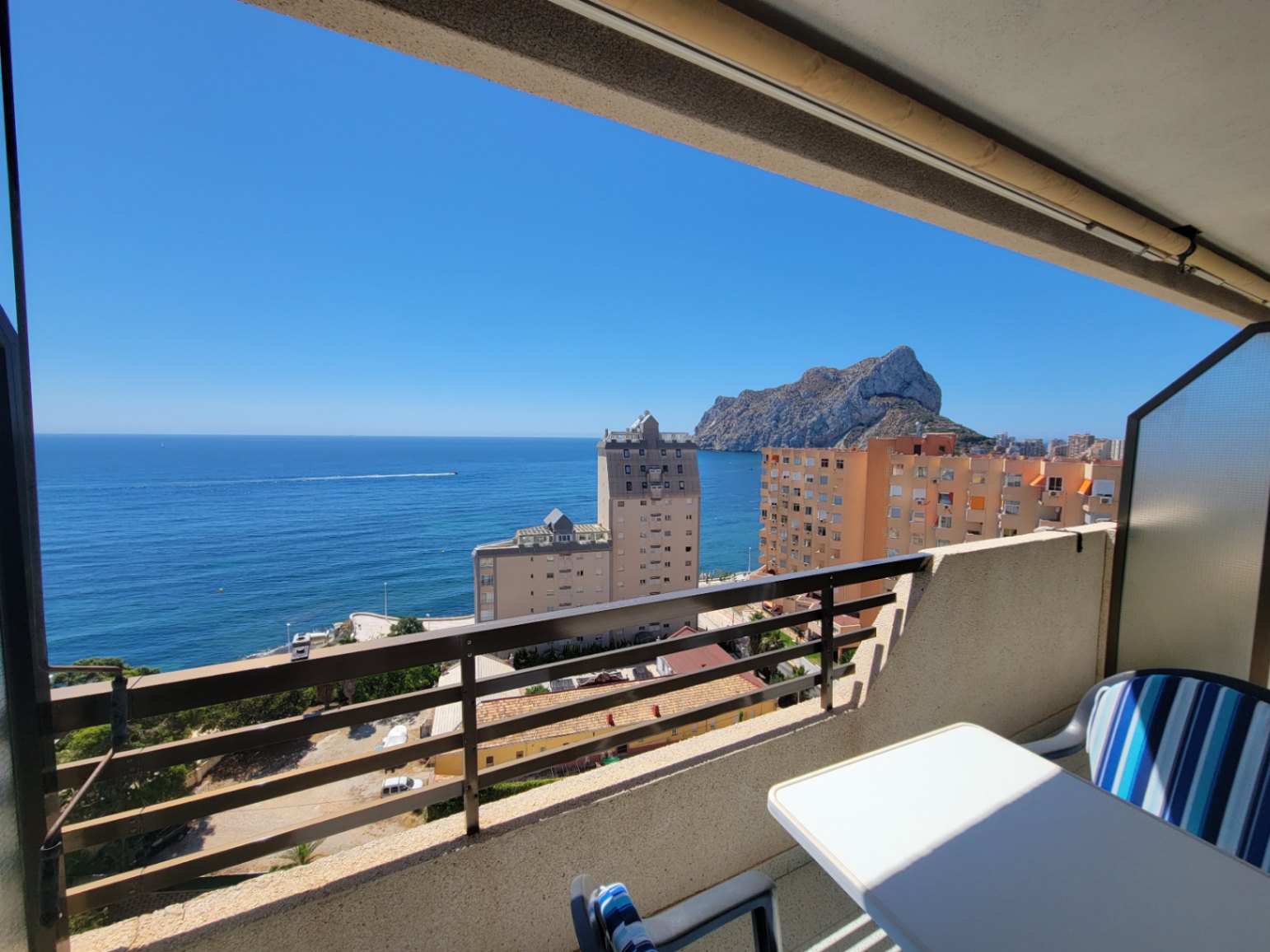 APARTAMENTO CON VISTAS AL MAR CON MUY BUENA UBICACION