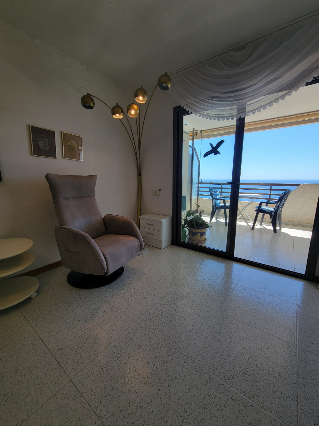 APARTAMENTO CON VISTAS AL MAR CON MUY BUENA UBICACION