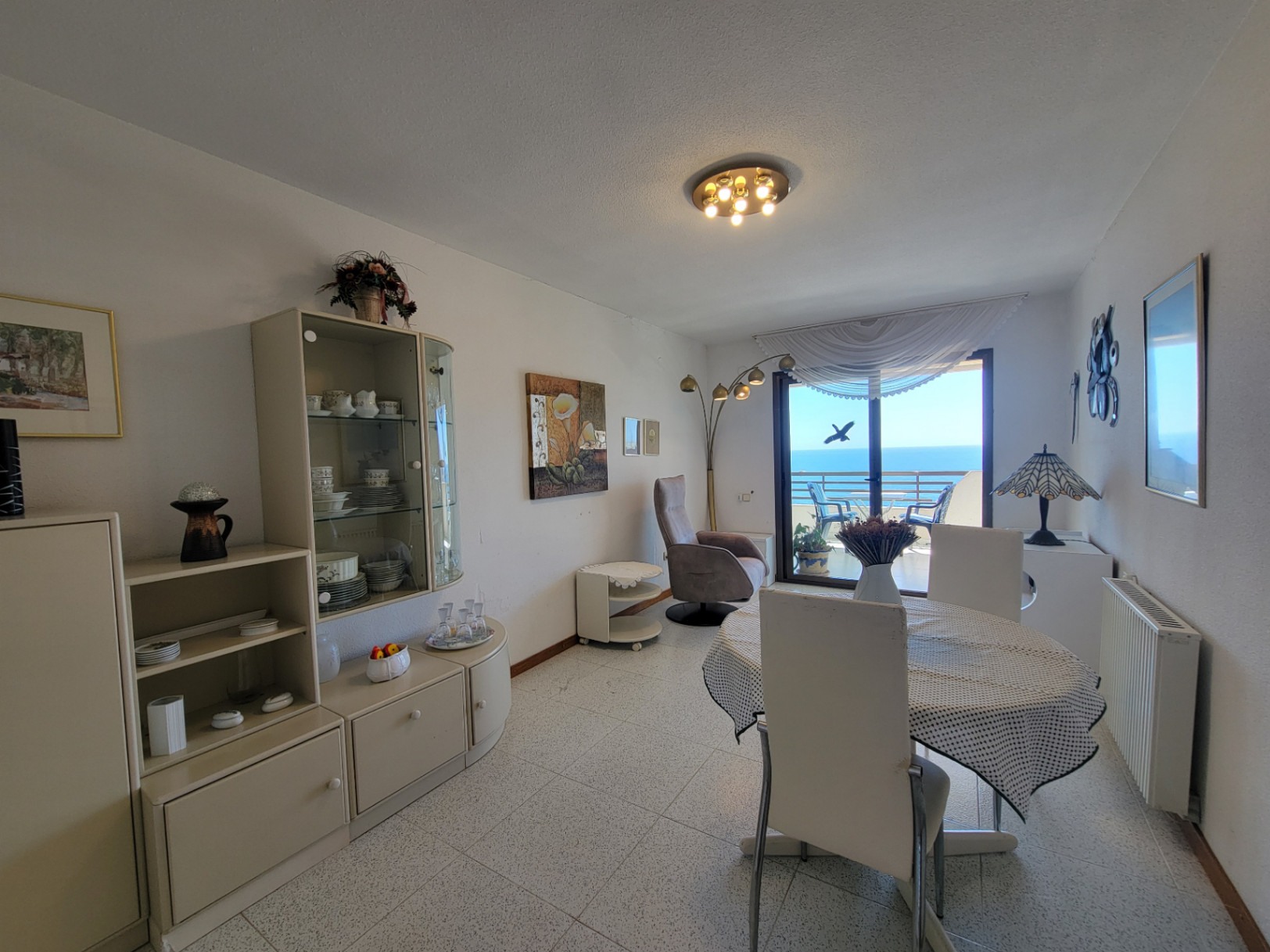 APARTAMENTO CON VISTAS AL MAR CON MUY BUENA UBICACION