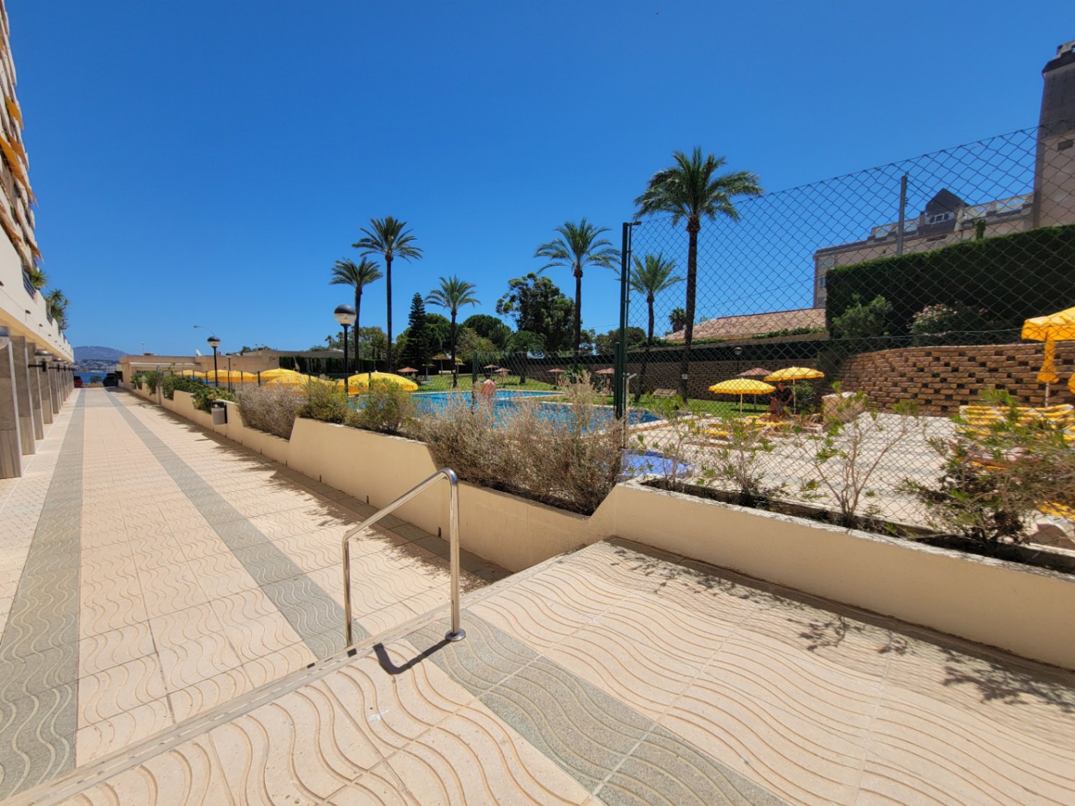 APARTAMENTO CON VISTAS AL MAR CON MUY BUENA UBICACION