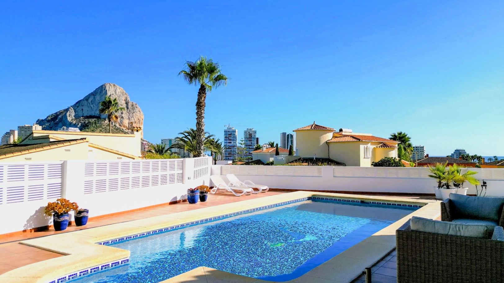 BEAUTIFUL RENOVATED VILLA VERY CLOSE TO ALL SERVICES AND THE BEACH
