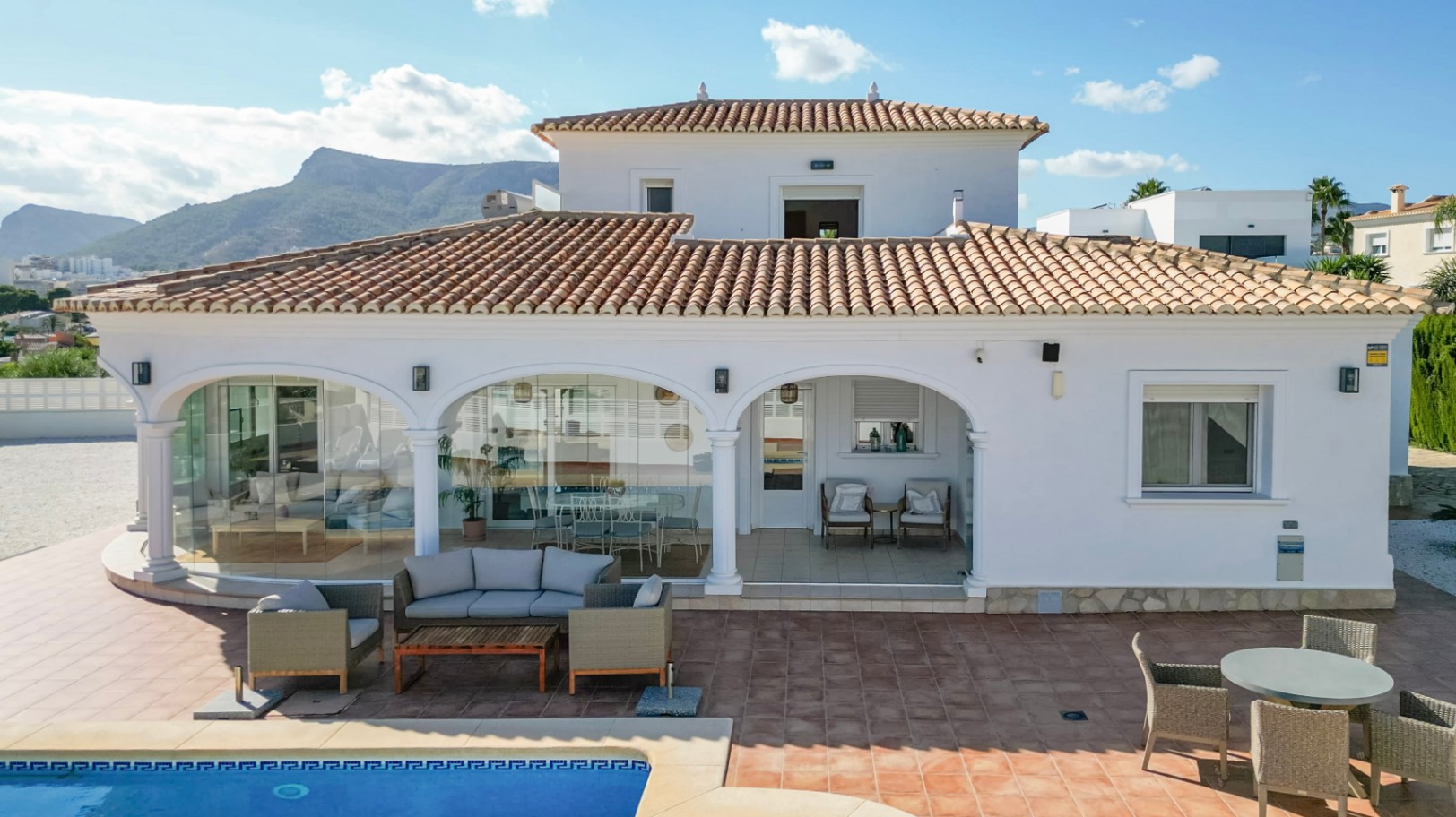 BEAUTIFUL RENOVATED VILLA VERY CLOSE TO ALL SERVICES AND THE BEACH