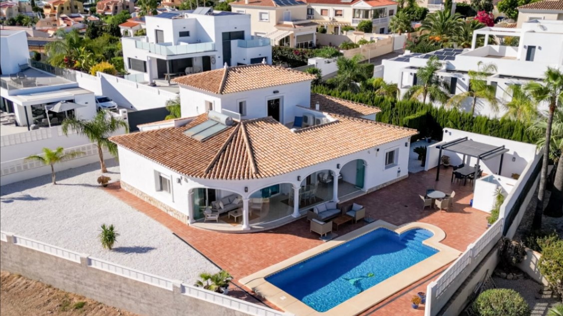PINBT1W7 - BEAUTIFUL RENOVATED VILLA VERY CLOSE TO ALL SERVICES AND THE BEACH