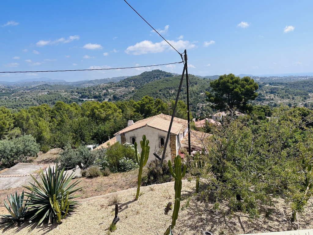 RUSTIC FINCA WITH BEAUTIFUL VIEWS OF THE BAY OF CALPE