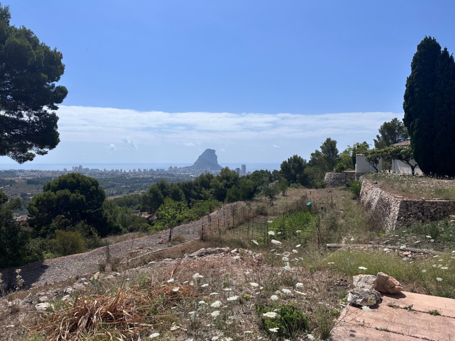 RUSTIC FINCA WITH BEAUTIFUL VIEWS OF THE BAY OF CALPE