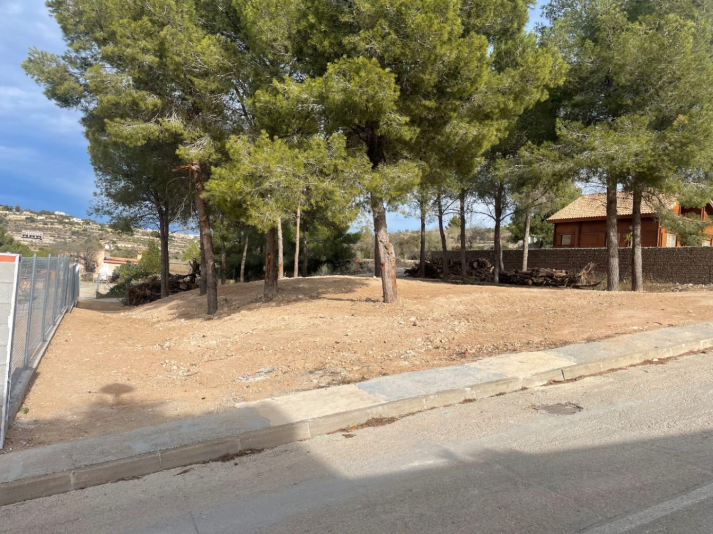 LAND FOR SALE IN EMPEDROLA