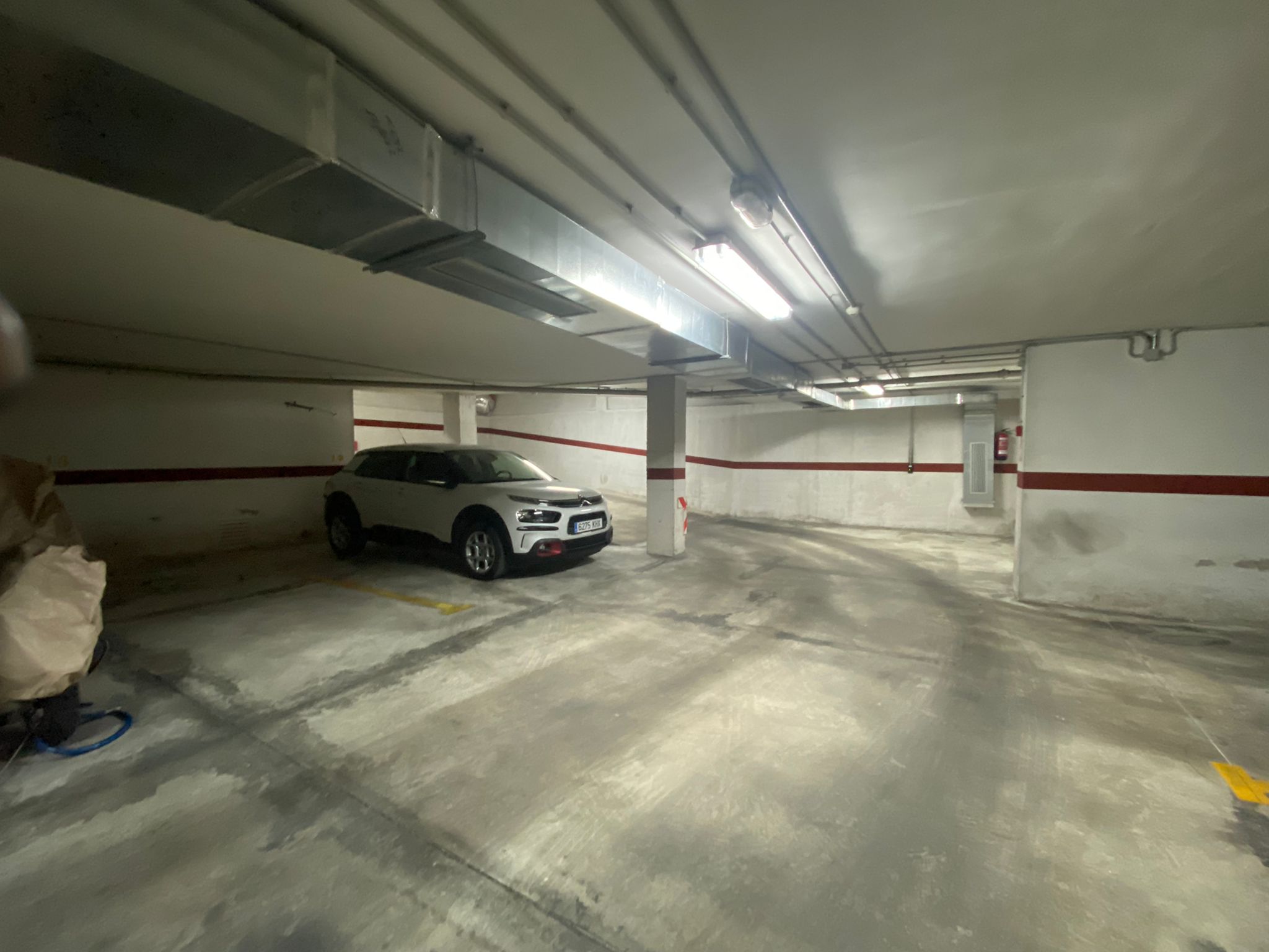 Underjordisk parkeringsplads og opbevaringsrum i centrum af Calpe