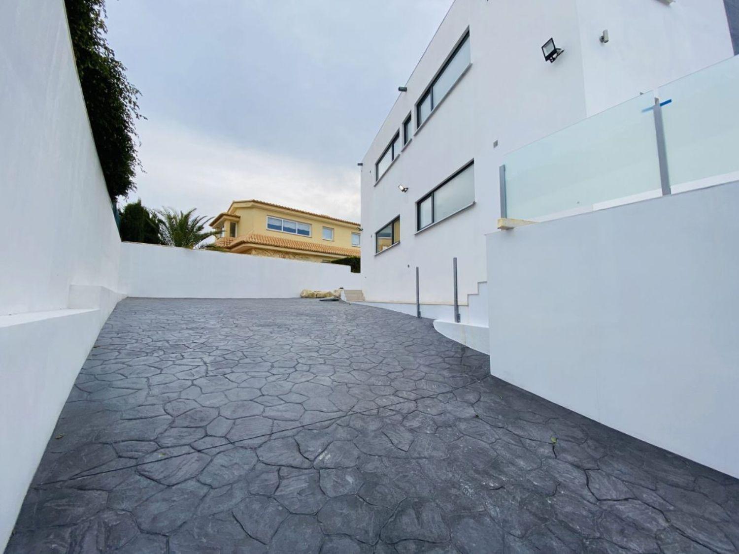 For sale a beautiful bioclimatic villa newly built.